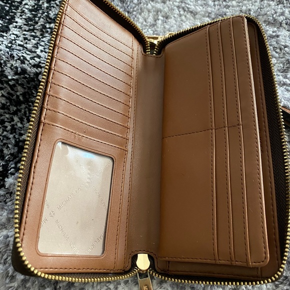 Michael Kors brown wristlet - Picture 3 of 8